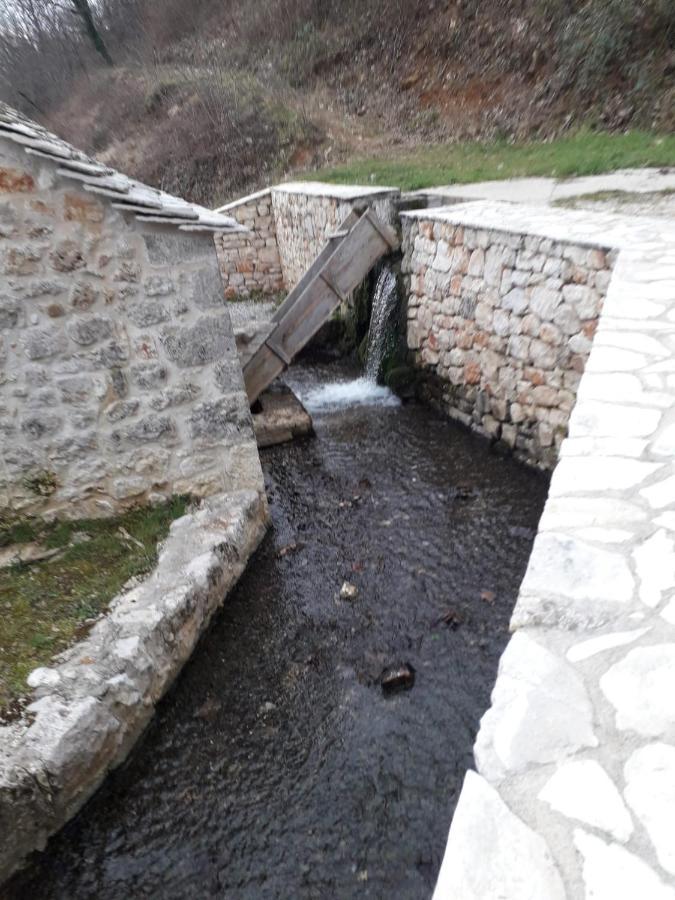 Kuca Za Odmor Varos Villa Vrlika Exterior photo
